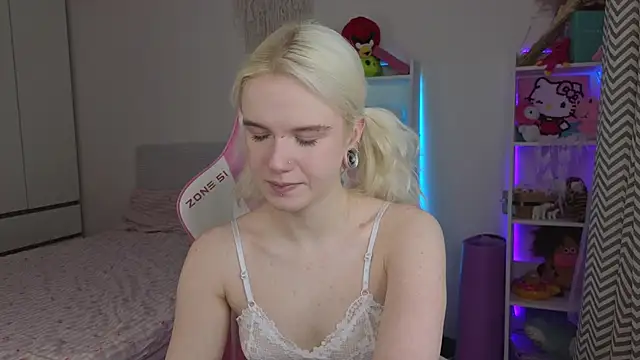 Mia WaterFall online show from April 5, 2026, 3:24 am