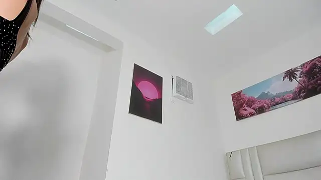 Snapshot of emily__mcqueen chatting on February 24, 2026, 9:48 pm emily mcqueen online show from February 24, 2026, 9:48 pm