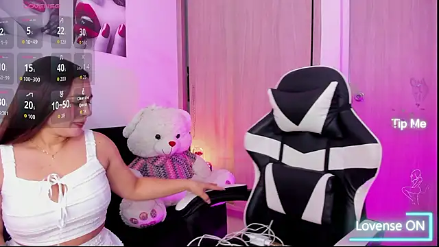 saray mendozaa online show from March 5, 2026, 8:05 pm