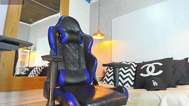 Dusan Grey77 online show from February 18, 2026, 4:21 am