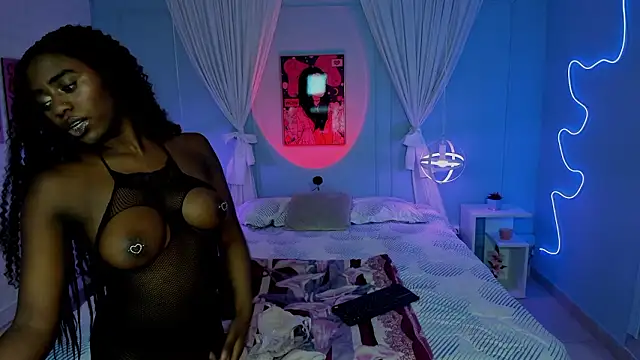 Snapshot of naomi_campell chatting on February 5, 2026, 7:21 pm naomi campell online show from February 5, 2026, 7:21 pm