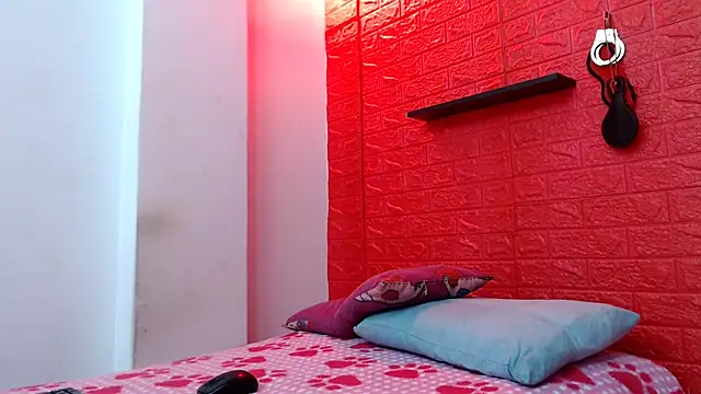 juliette18rose online show from February 13, 2026, 7:14 pm