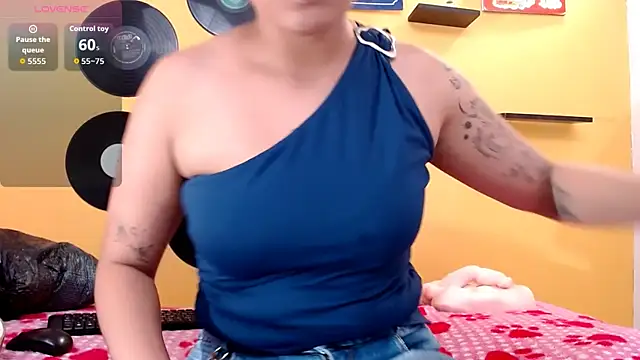 Snapshot of juliette18rose chatting on June 17, 2026, 7:35 pm juliette18rose online show from June 17, 2026, 7:35 pm