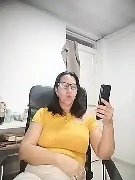 Snapshot of RosseLaure chatting on August 1, 2026, 1:14 am RosseLaure online show from August 1, 2026, 1:14 am