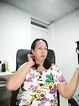 Snapshot of RosseLaure chatting on July 15, 2026, 12:17 am RosseLaure online show from July 15, 2026, 12:17 am
