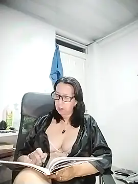 Snapshot of RosseLaure chatting on July 17, 2026, 1:47 am RosseLaure online show from July 17, 2026, 1:47 am