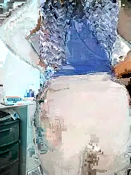 Snapshot of RosseLaure chatting on June 15, 2026, 11:37 pm RosseLaure online show from June 15, 2026, 11:37 pm