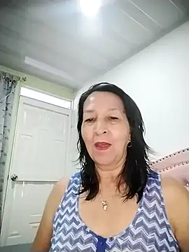 Snapshot of RosseLaure chatting on July 5, 2026, 10:38 pm RosseLaure online show from July 5, 2026, 10:38 pm