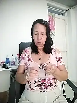 Snapshot of RosseLaure chatting on July 15, 2026, 3:19 pm RosseLaure online show from July 15, 2026, 3:19 pm
