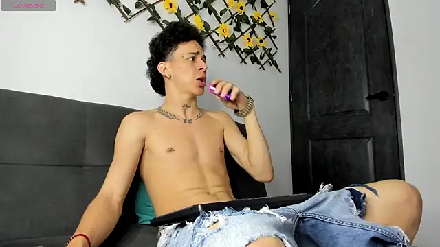 Maxxx bigcockx online show from May 24, 2026, 3:28 am