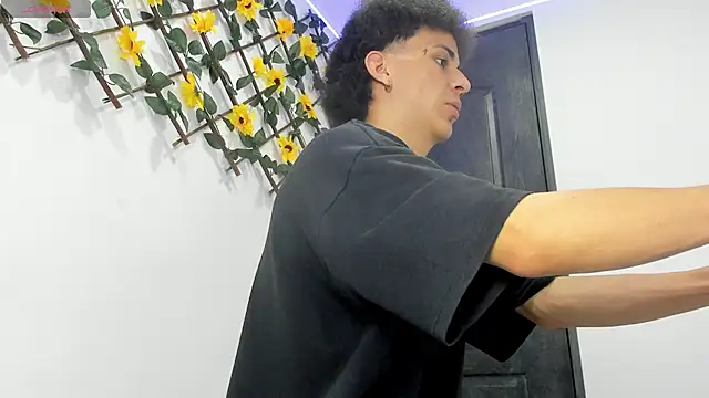 Maxxx bigcockx online show from March 4, 2026, 3:25 am