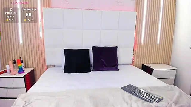 abril snow online show from February 25, 2026, 8:08 pm