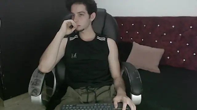 Snapshot of killua_parker chatting on February 6, 2026, 4:19 am killua parker online show from February 6, 2026, 4:19 am