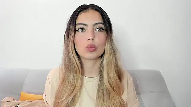 Fernanda aaaa online show from April 6, 2026, 3:24 pm