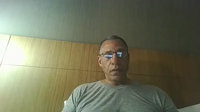 swimmer2496 online show from April 3, 2026, 2:29 am