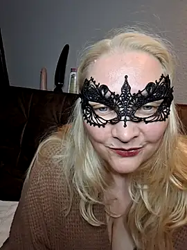 MaskedQueen77 online show from May 21, 2026, 6:38 pm