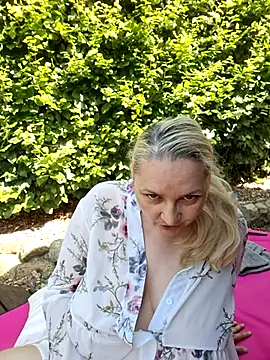 MaskedQueen77 online show from July 12, 2026, 1:12 pm