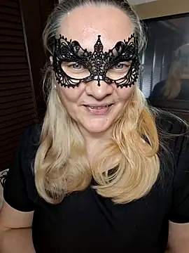 MaskedQueen77 online show from May 11, 2026, 3:29 pm