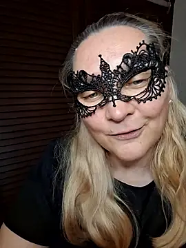 MaskedQueen77 online show from May 11, 2026, 4:04 pm