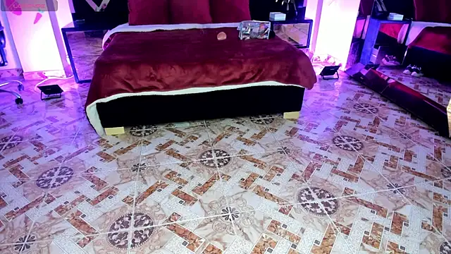 Lucia 24x online show from April 19, 2026, 1:12 pm