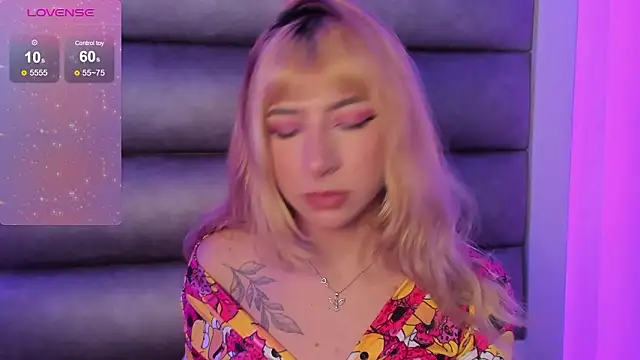 Snapshot of adhalee_js chatting on February 4, 2026, 7:53 pm adhalee js online show from February 4, 2026, 7:53 pm