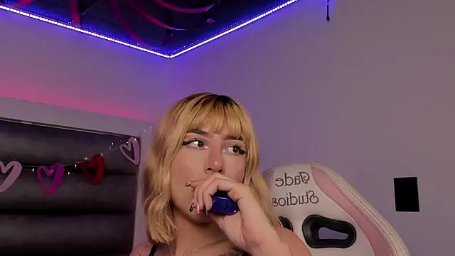 Snapshot of adhalee_js chatting on February 19, 2026, 8:06 pm adhalee js online show from February 19, 2026, 8:06 pm