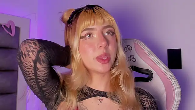 Snapshot of adhalee_js chatting on February 10, 2026, 8:41 pm adhalee js online show from February 10, 2026, 8:41 pm