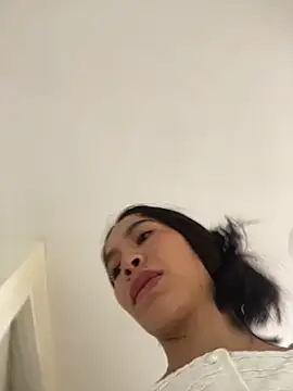 JuliaaVega online show from March 17, 2026, 2:20 pm