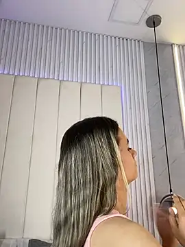 JuliaColemann online show from March 19, 2026, 12:05 pm