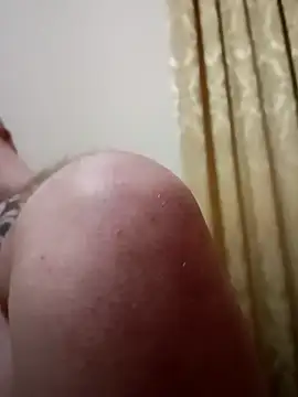 Snapshot of biondand chatting on April 4, 2026, 9:54 pm biondand online show from April 4, 2026, 9:54 pm