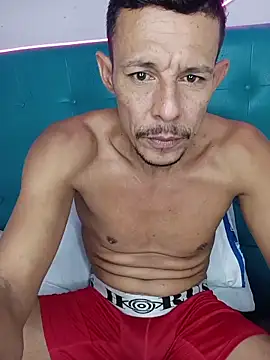 juanmaur22 online show from February 15, 2026, 4:17 pm