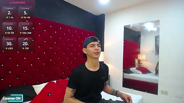 Logan Woods online show from February 3, 2026, 9:42 pm