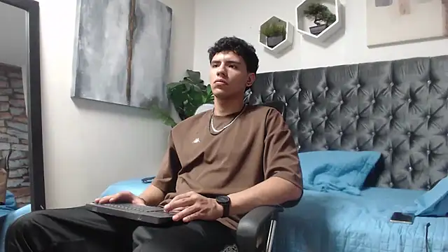 Tobias Vega online show from March 31, 2026, 11:40 pm