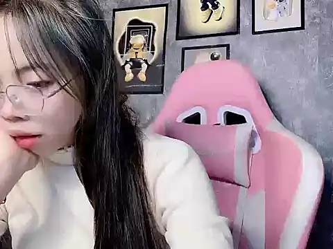 Suki 99 online show from March 10, 2026, 6:28 am