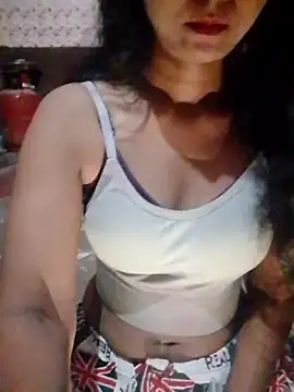 Snapshot of Ayesha_Khan1 chatting on April 8, 2026, 10:44 pm Ayesha Khan1 online show from April 8, 2026, 10:44 pm