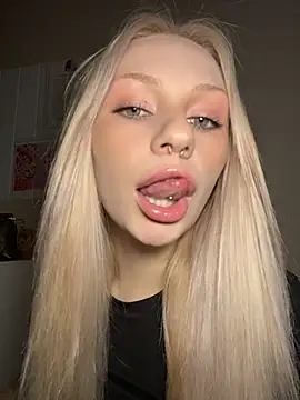 DayaFoxy online show from April 10, 2026, 1:07 pm