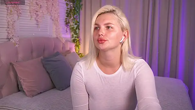 AmeliaWeells online show from July 9, 2026, 5:08 am