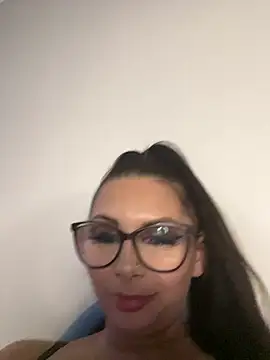 Snapshot of HiddendesireXO01 chatting on February 16, 2026, 11:42 am HiddendesireXO01 online show from February 16, 2026, 11:42 am