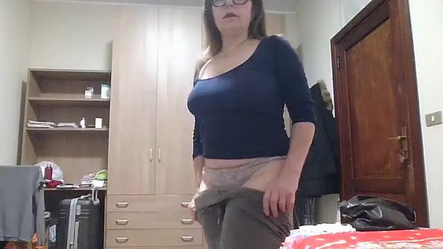 Snapshot of Miasexmilf chatting on February 9, 2026, 5:49 am Miasexmilf online show from February 9, 2026, 5:49 am