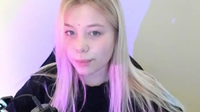 Lulu Di online show from February 20, 2026, 6:19 am