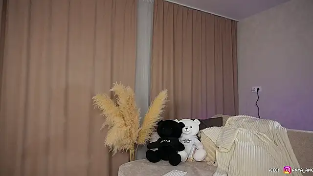 Anya angel online show from February 11, 2026, 8:41 pm