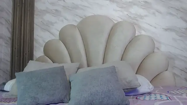 darkkjulietha online show from April 7, 2026, 2:52 pm