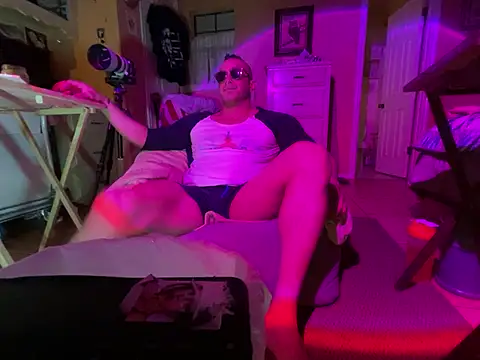 Snapshot of daddydonkey84 chatting on February 18, 2026, 4:54 am daddydonkey84 online show from February 18, 2026, 4:54 am