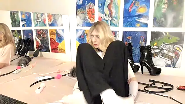 Snapshot of Miaxma chatting on April 17, 2026, 7:49 pm Miaxma online show from April 17, 2026, 7:49 pm