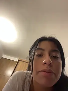 Laia white online show from April 22, 2026, 11:22 pm