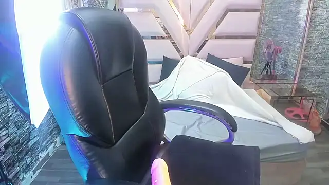 Snapshot of Shara_Oz chatting on March 2, 2026, 5:08 am Shara Oz online show from March 2, 2026, 5:08 am