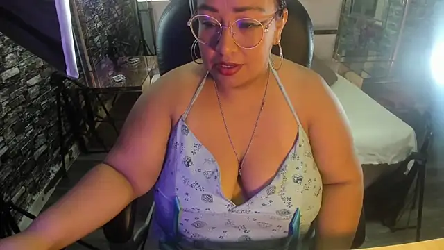 Snapshot of Shara_Oz chatting on February 8, 2026, 3:04 am Shara Oz online show from February 8, 2026, 3:04 am