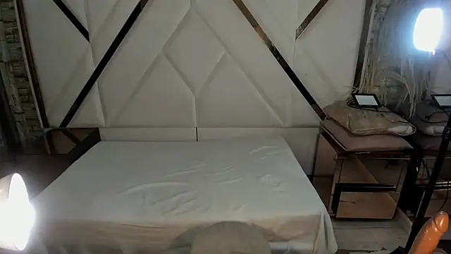 Snapshot of Shara_Oz chatting on February 13, 2026, 3:39 am Shara Oz online show from February 13, 2026, 3:39 am