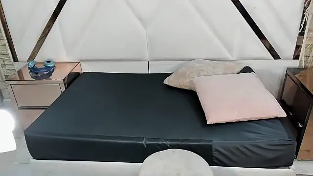 Snapshot of Shara_Oz chatting on February 24, 2026, 2:34 am Shara Oz online show from February 24, 2026, 2:34 am