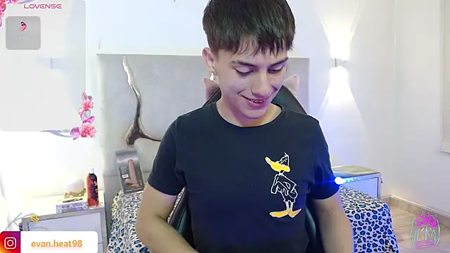 Snapshot of EVAN_TAY chatting on February 14, 2026, 4:13 am EVAN TAY online show from February 14, 2026, 4:13 am